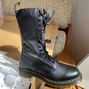 1B99 VIRGINIA LEATHER MID CALF BOOTS NWOT